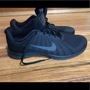 Nike Black Trainers - Size 9 - Like New Condition!